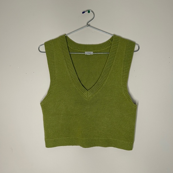 Cute light green sweater vest - Picture 2 of 5